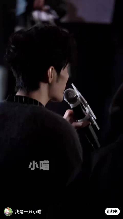 好明媚的刘医生 看到肖战哥哥笑不自觉就会嘴角上扬了