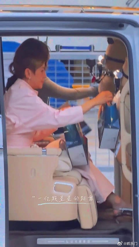 吴君如殷桃拌嘴后秒和好,喜剧人实锤