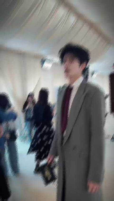 邓凯189身高穿长西装显比例,脖子以下全是腿