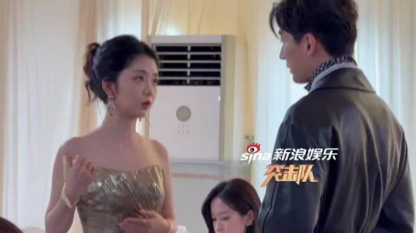 谭松韵刘学义微博视界大会红毯热聊