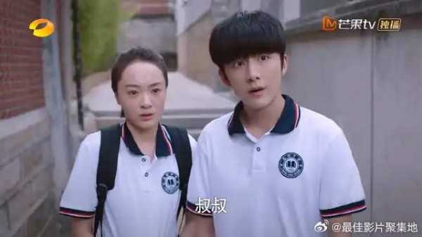 小哥遭遇碰瓷?声称昂贵进口药被弄坏,俩混混硬要赔偿!