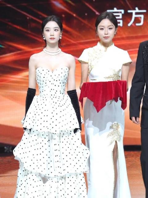 王道铁 王凯沐 王小亿同框领奖 马秋元短剧