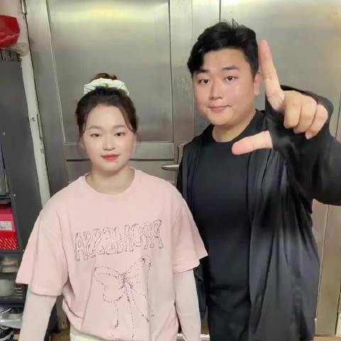 全红婵兄妹同框合拍，真的越来越漂亮了