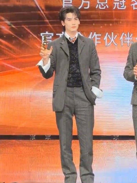黄俊捷微博视界大会领奖,双剧预约开启