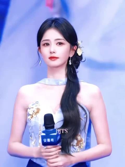 白鹿缎面蓝裙新中式造型出图