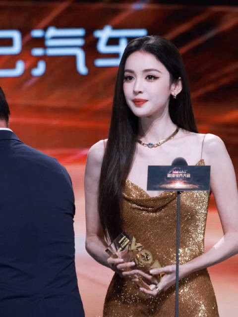 娜扎的美具象到每一根头发丝