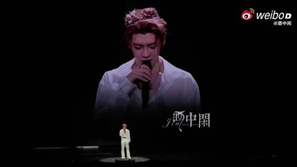 侯明昊唱Simon大屏是自己的来时路,回眸瞬间答案揭晓