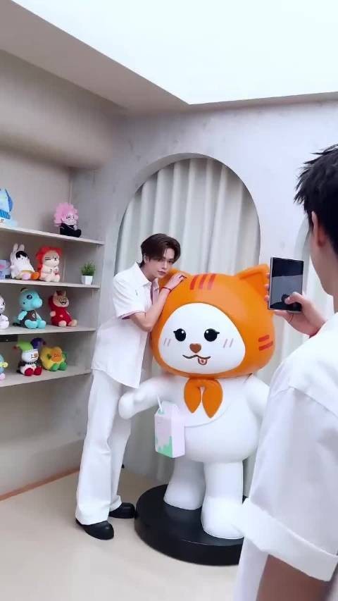 纠结了半天还是没有做出jub meow的动作