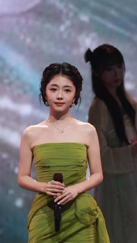 谭松韵花开篱满院初舞台来啦！