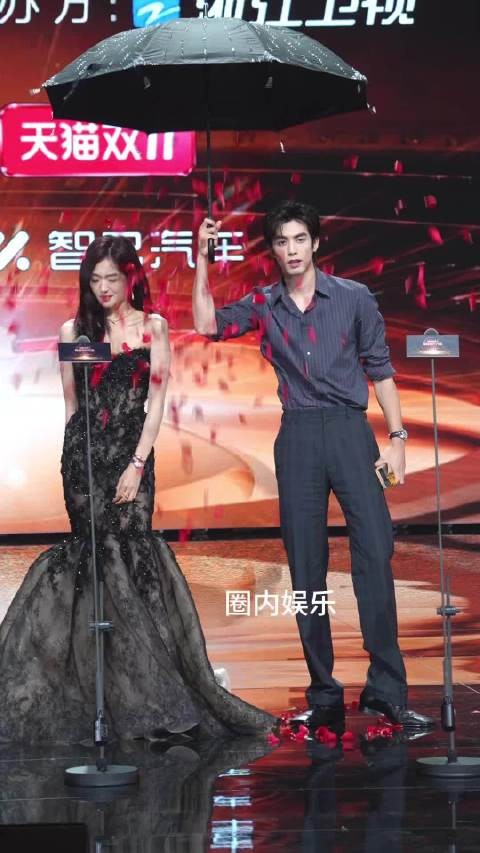 宋威龙给孙千打伞,cp感如何 微博视界大会