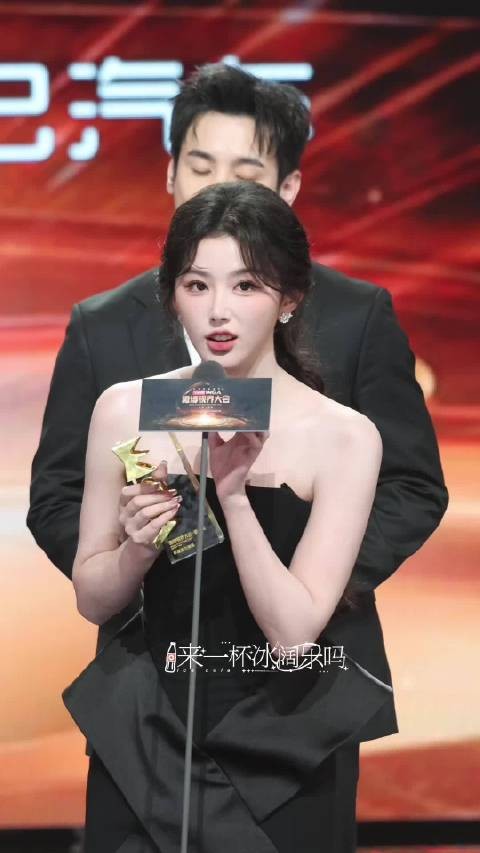 恭喜雪儿拿下微博年度潜力演员