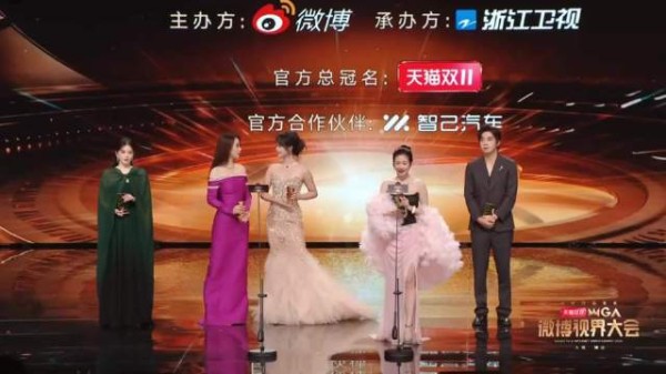恭喜颖儿斩获年度魅力演员 从《甄嬛传》到扎根横店荧幕 期待更多精彩新作