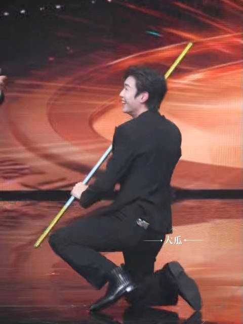 啊哈哈哈哈哈哥你太搞笑了！人怎么能紧张成这样